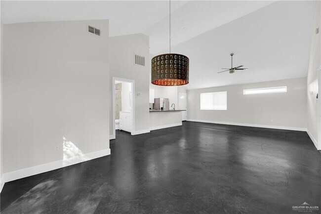 Building Photo - 308 N 17th St