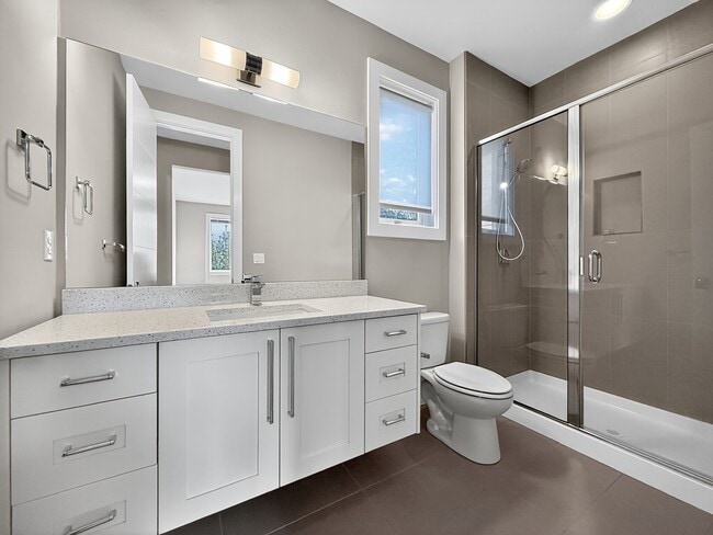 Building Photo - 2821 Garden Ave N