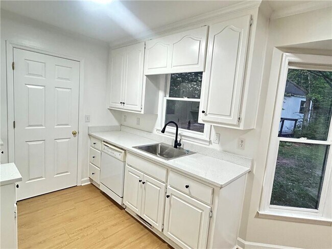 Building Photo - 3590 Chamblee Gap Rd