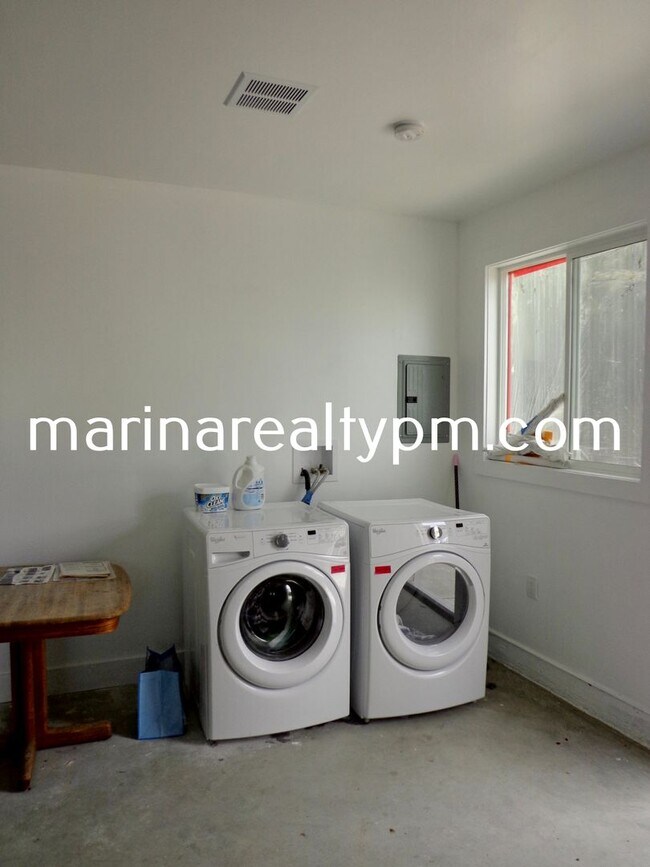 Building Photo - 114 Carolina St