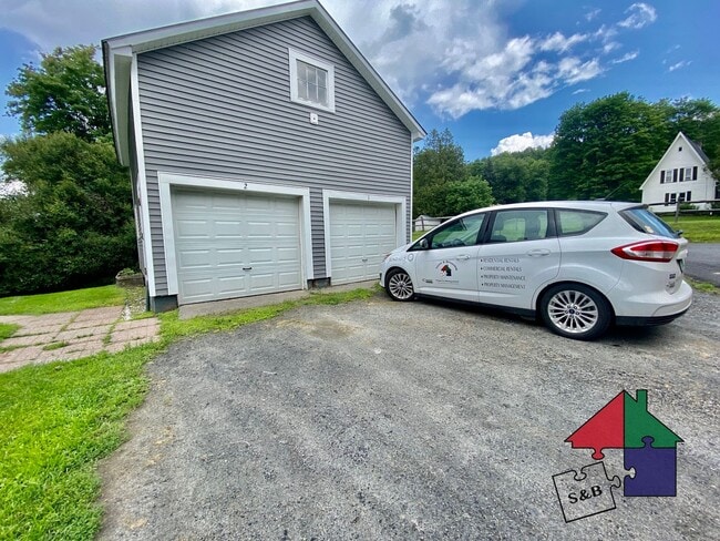 Building Photo - 858 S Barre Rd