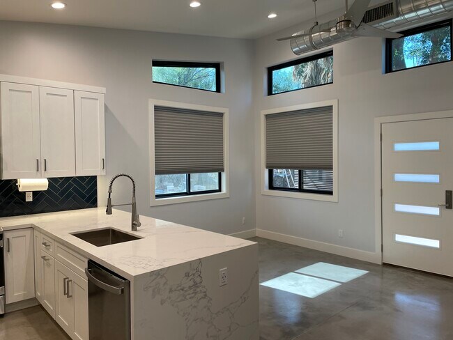 Building Photo - 1220 S Roosevelt St