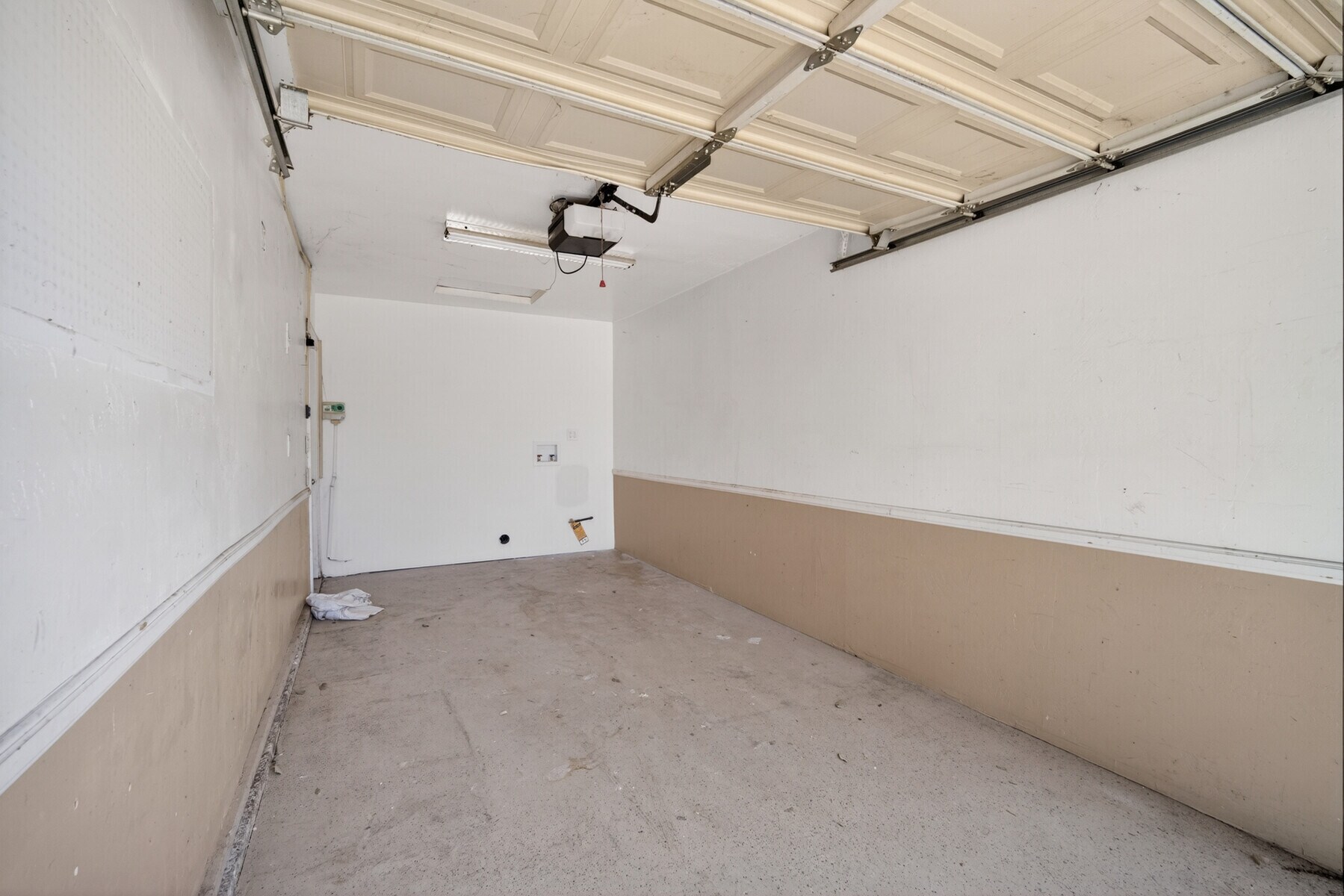 Building Photo - 1243 E Almond Ave