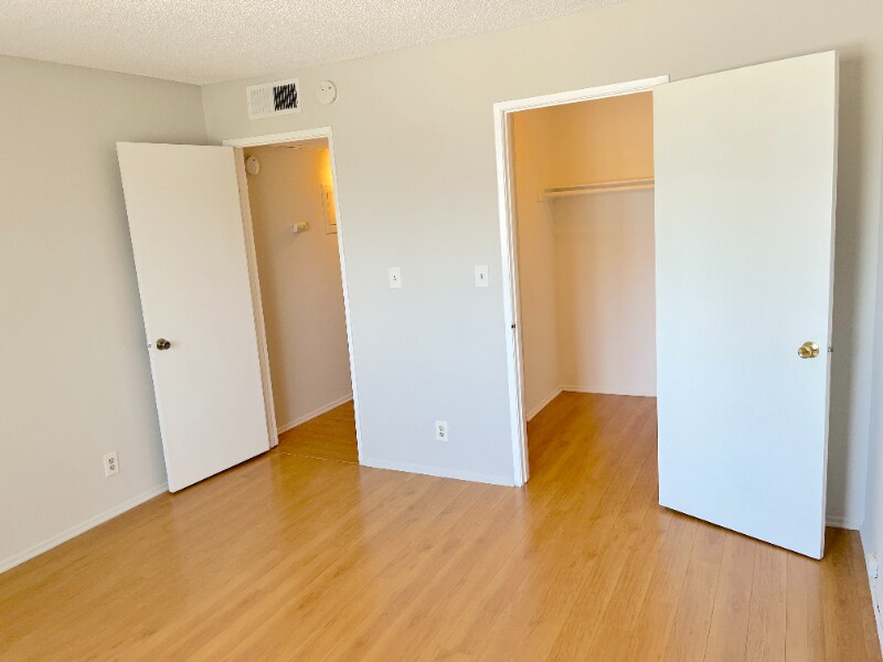 Building Photo - 430 E San Jose Ave