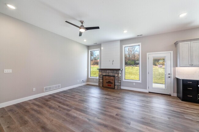 Building Photo - 1211 Shallow Ridge Cir