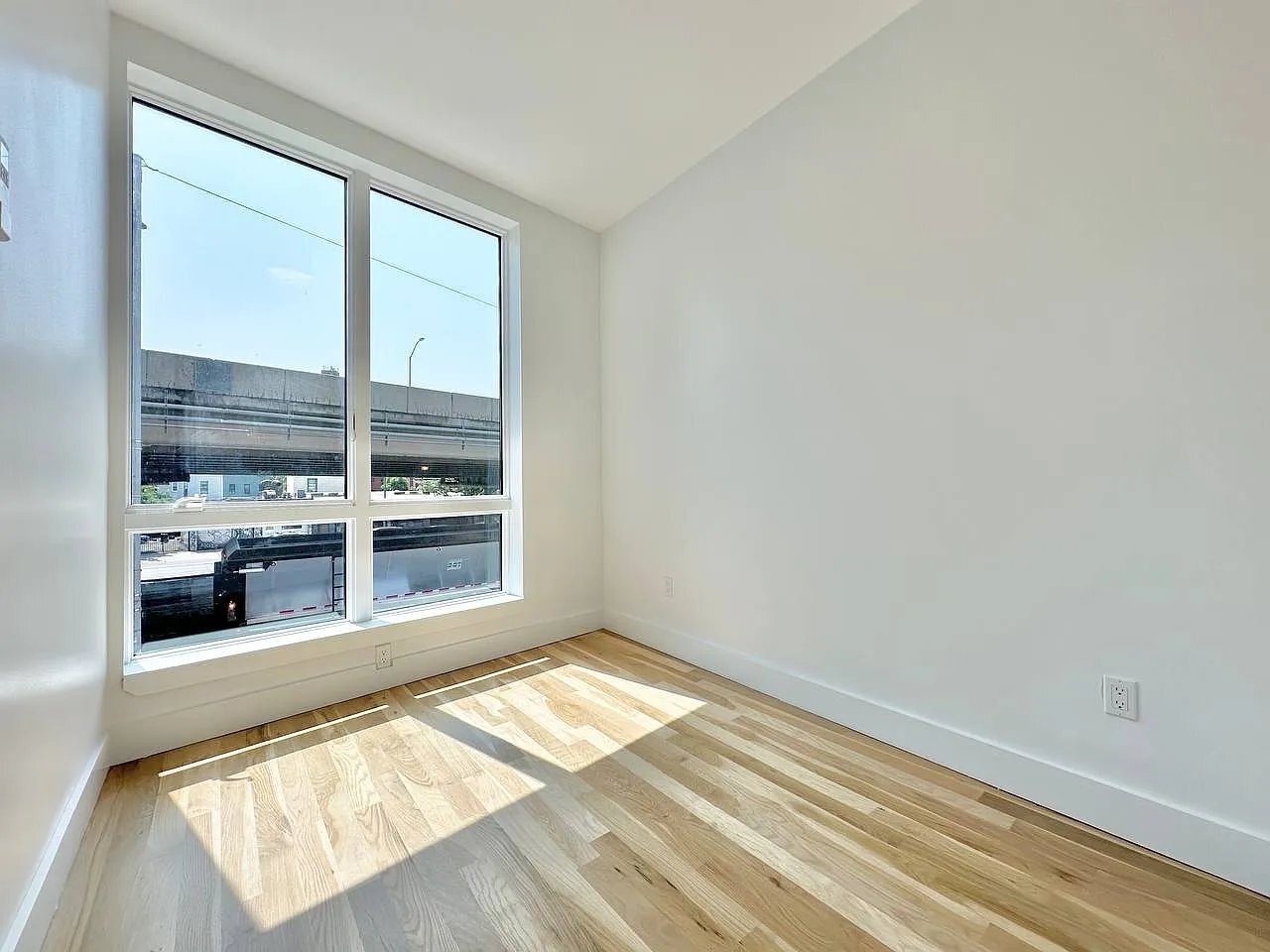 Building Photo - 511 Meeker Ave