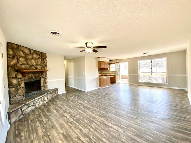Building Photo - 2392 Crabapple Dr