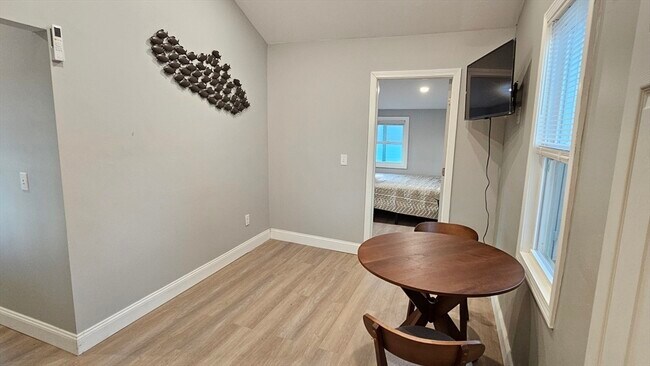 Building Photo - 825 Scenic Hwy