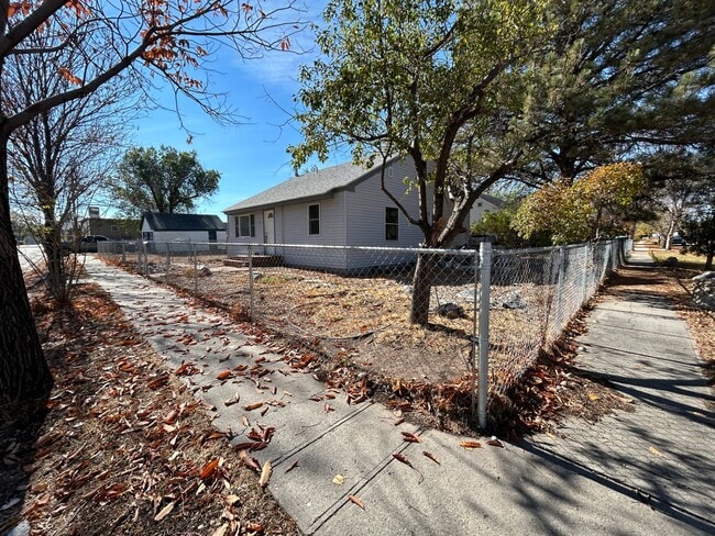 Building Photo - 120 N 9th St W
