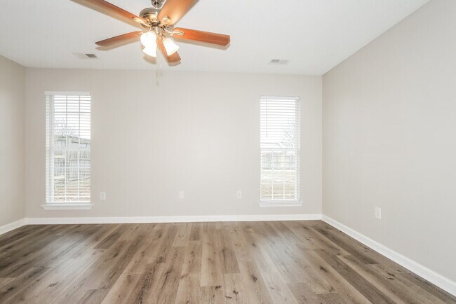 Building Photo - 1801 Cherry Creek Dr