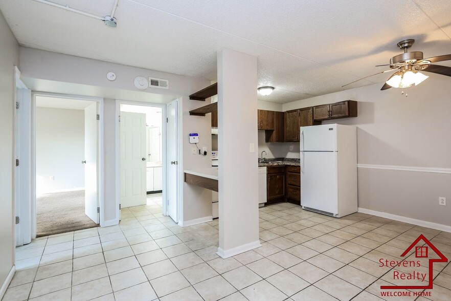 Building Photo - 915 S Seminole Dr
