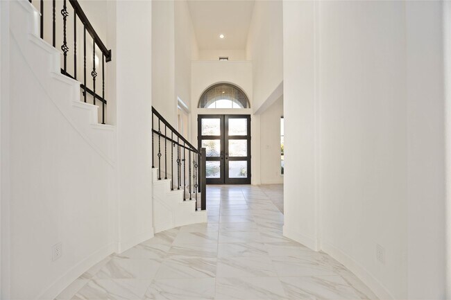 Building Photo - 2215 Falling Fig Ln