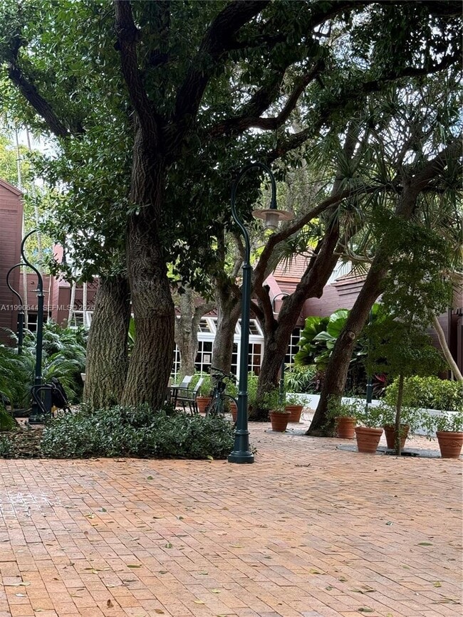 Building Photo - 2000 Towerside Terrace