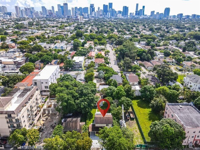 Building Photo - 927 SW 15th Ave