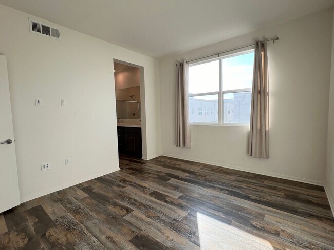 Building Photo - Luxury Living at Suwerte 2 Bedroom 2.5 Bat...