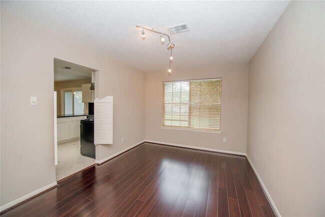 Building Photo - 3423 Hidden Creek Dr