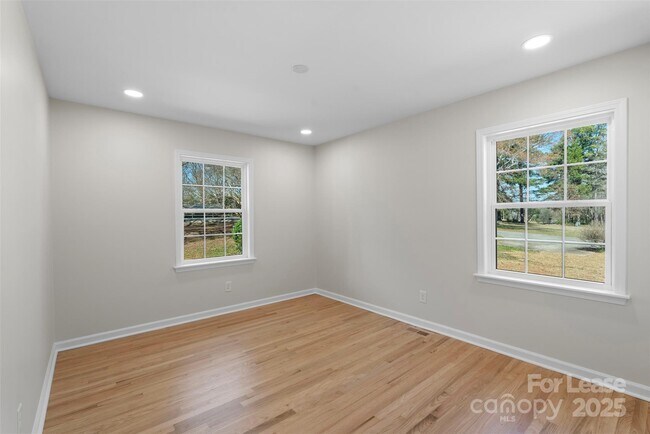 Building Photo - 2509 Wesley Chapel Rd