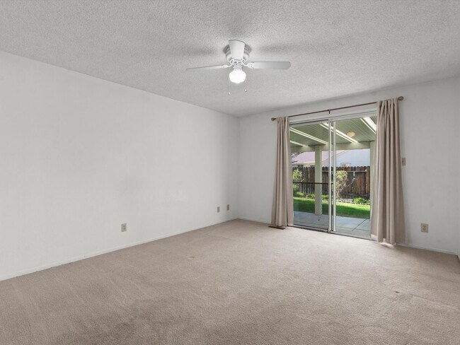 Building Photo - Sparks, Cul-de-sac Dream!