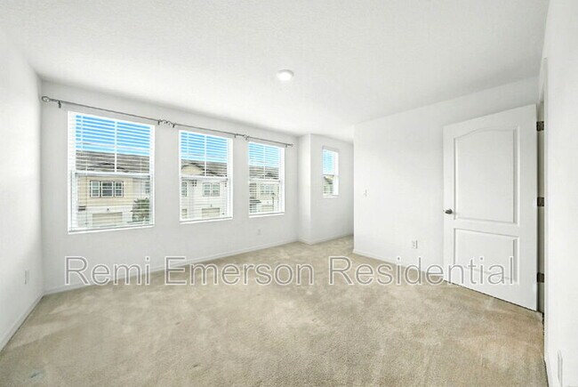Building Photo - 700 Benoi Dr