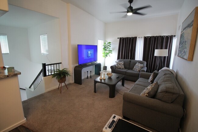 Building Photo - 2 Bedroom 2 bath condo