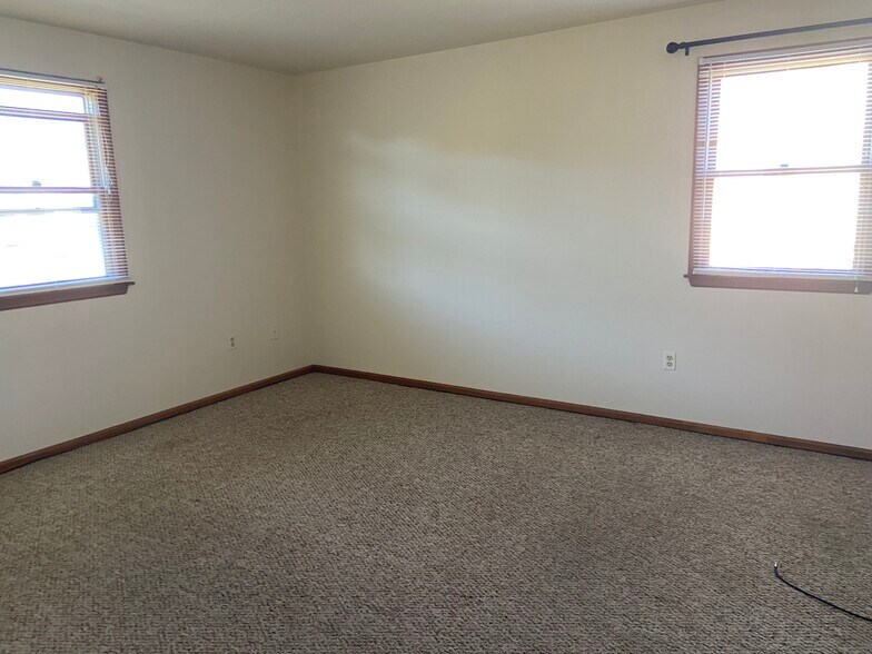 Building Photo - 4063 Vaughn St