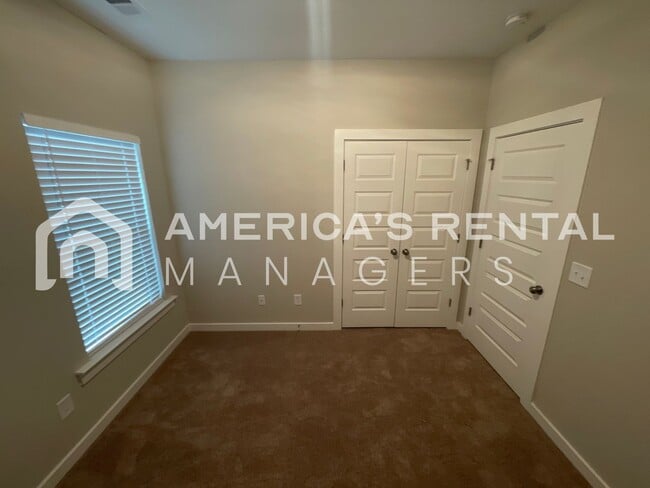 Building Photo - Home for Rent in Oak Grove, AL!!! Available to View Now!