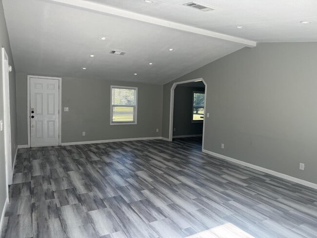 Building Photo - Discover peaceful country living