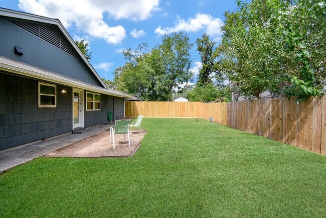 Building Photo - 7926 Ridgeview Dr