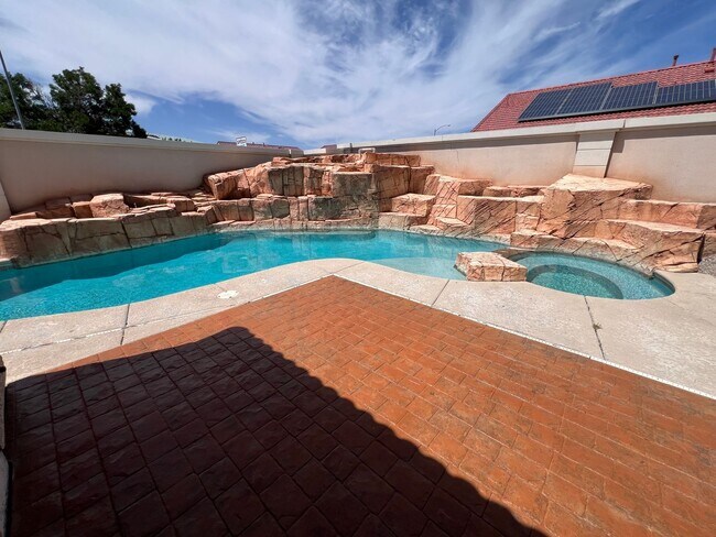 Building Photo - Pool and Spa Home - Beat the Heat