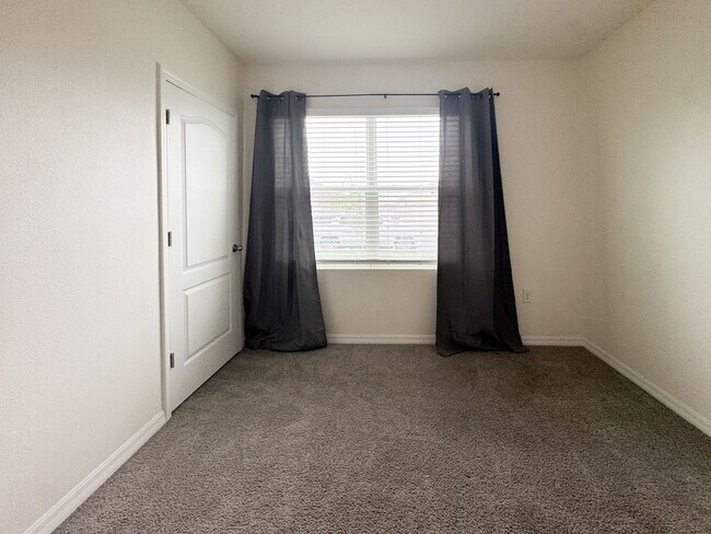 Building Photo - Brand New Construction 4 bedroom 2 bath in Buena Lago Community!