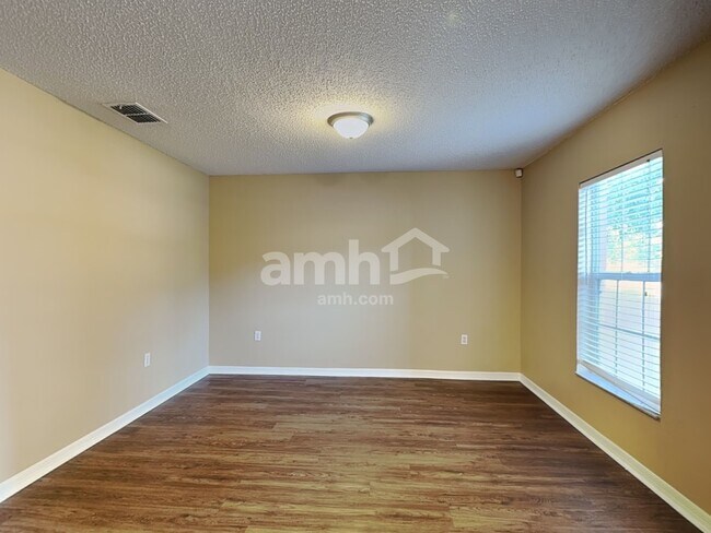 Building Photo - 16452 Corner Lake Dr