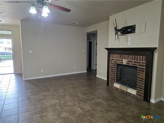 Building Photo - 1713 Risen Star Ln