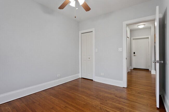 Building Photo - 1611 W Juneway Terrace