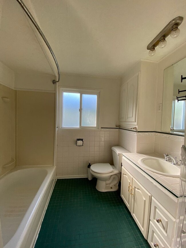 Building Photo - Cozy 3 Bedroom, 1 Bathroom Home with Spacious Back Yard.