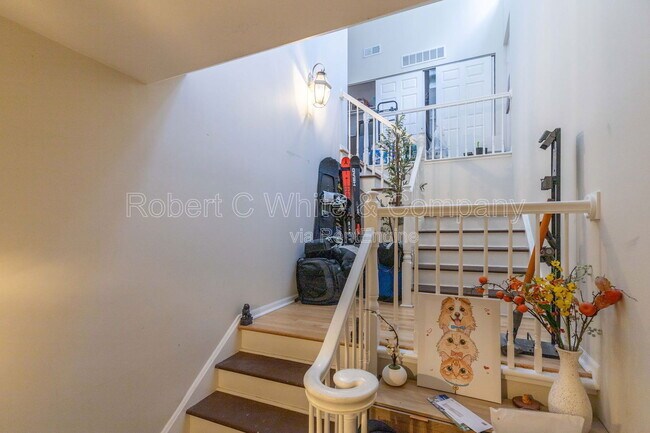 Building Photo - 102 Ledgebrook Dr