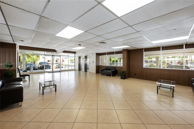 Building Photo - 16710 NE 9th Ave