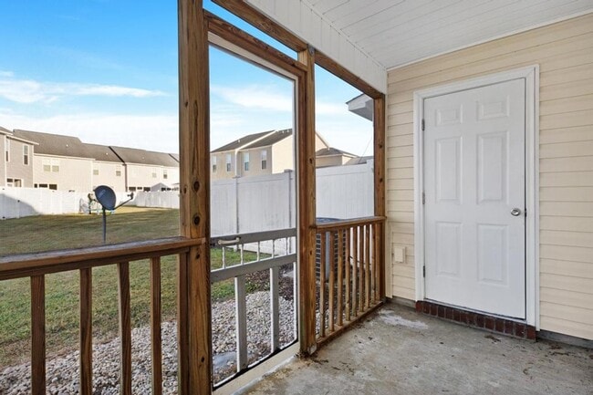 Building Photo - Great Townhome! City Limits! Carolina Forest!