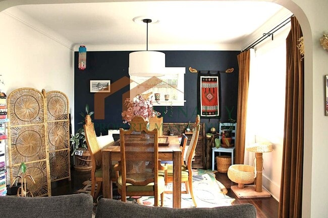 Building Photo - Charming Updated 3-Bedroom Craftsman in Central Tacoma