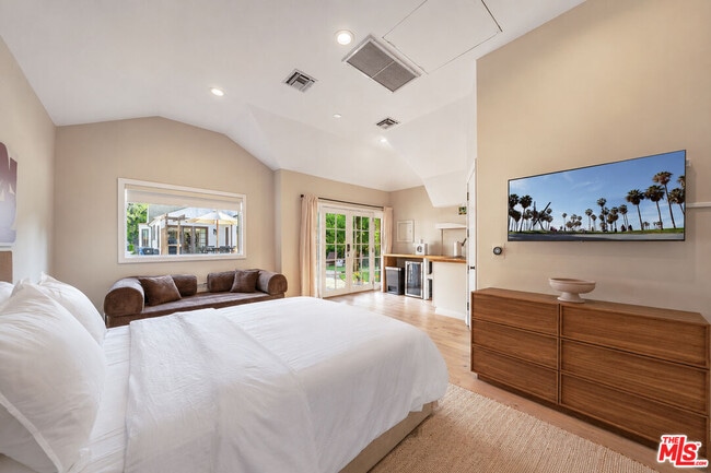 Building Photo - 6537 Moore Dr