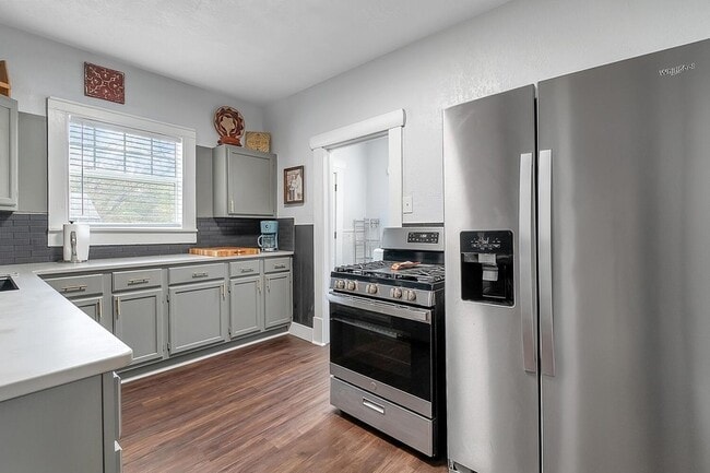 Building Photo - 244 S Volutsia Ave