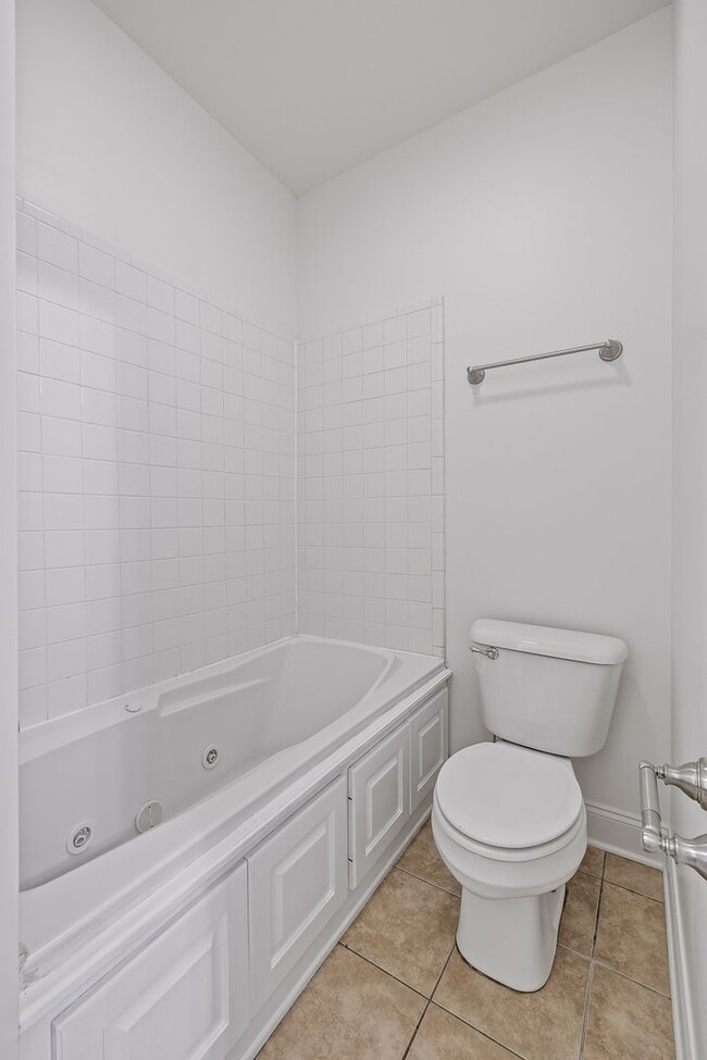 Building Photo - Newly renovated 3-bedroom, 2-bathroom town...