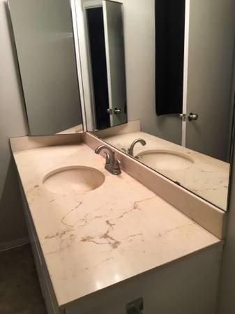 Building Photo - 5929 S Lakeshore Dr