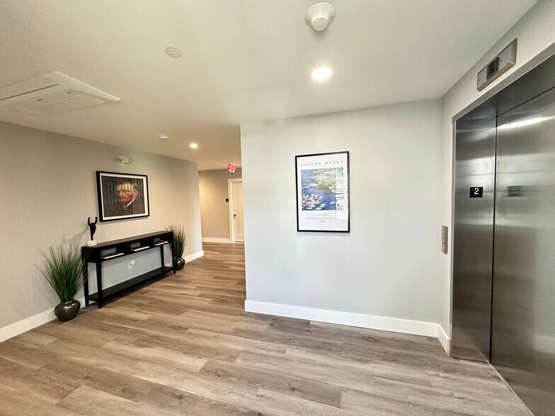 Building Photo - 528 Black Rock Tpke