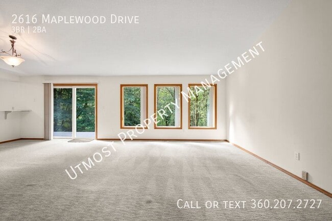 Building Photo - 2616 Maplewood Dr