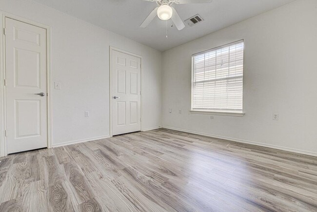 Building Photo - 8417 Twiggy Ln