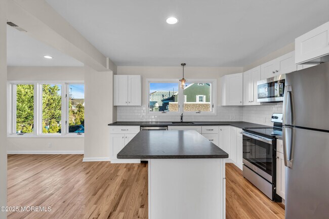 Building Photo - 525 Washington Blvd