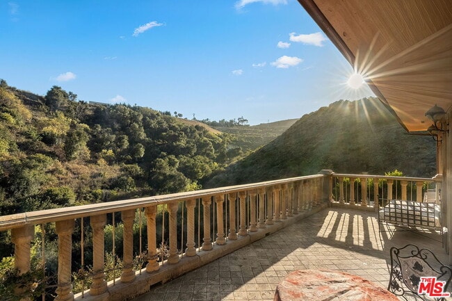 Building Photo - 28305 Via Acero