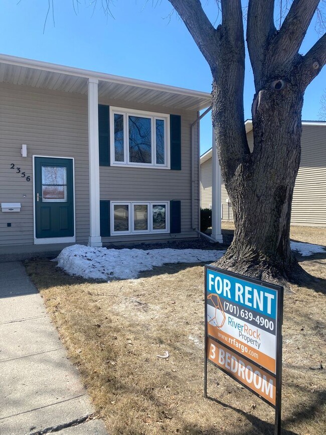 TWIN HOME AVAILABLE FOR RENT 3 bd/2 ba 2356 20th Ave S Fargo ND