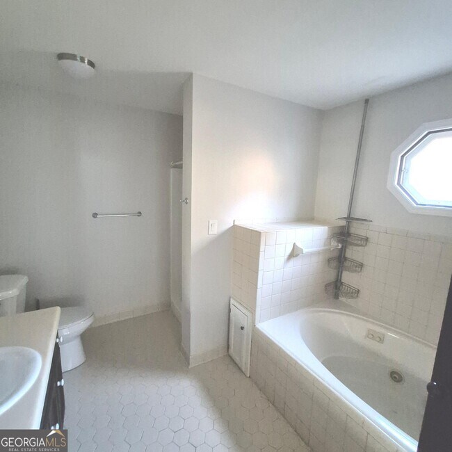 Building Photo - 199 Autumn Trace Ct