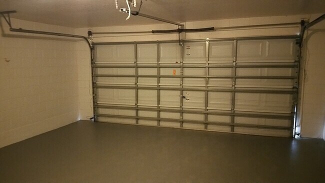 Building Photo - Your Next Home in Groveland